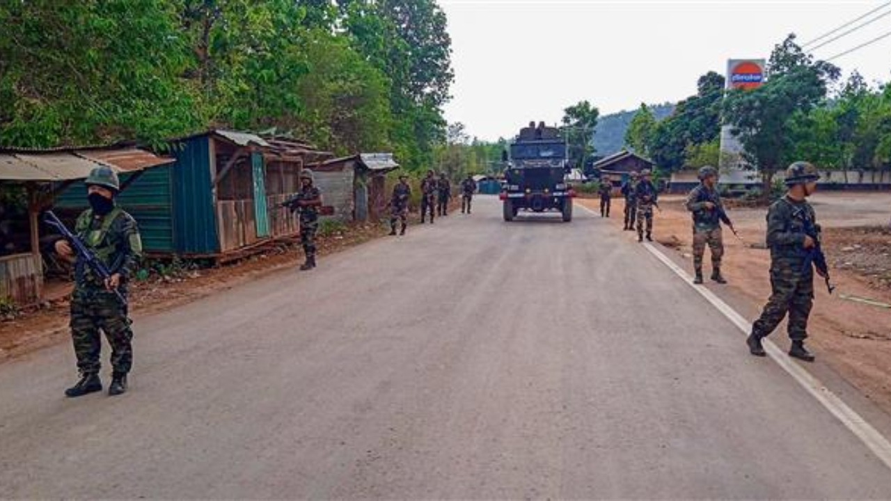 Fresh Wave Of Violence Erupts in Manipur: Two Houses Torched In Imphal West, Gunshots Fired