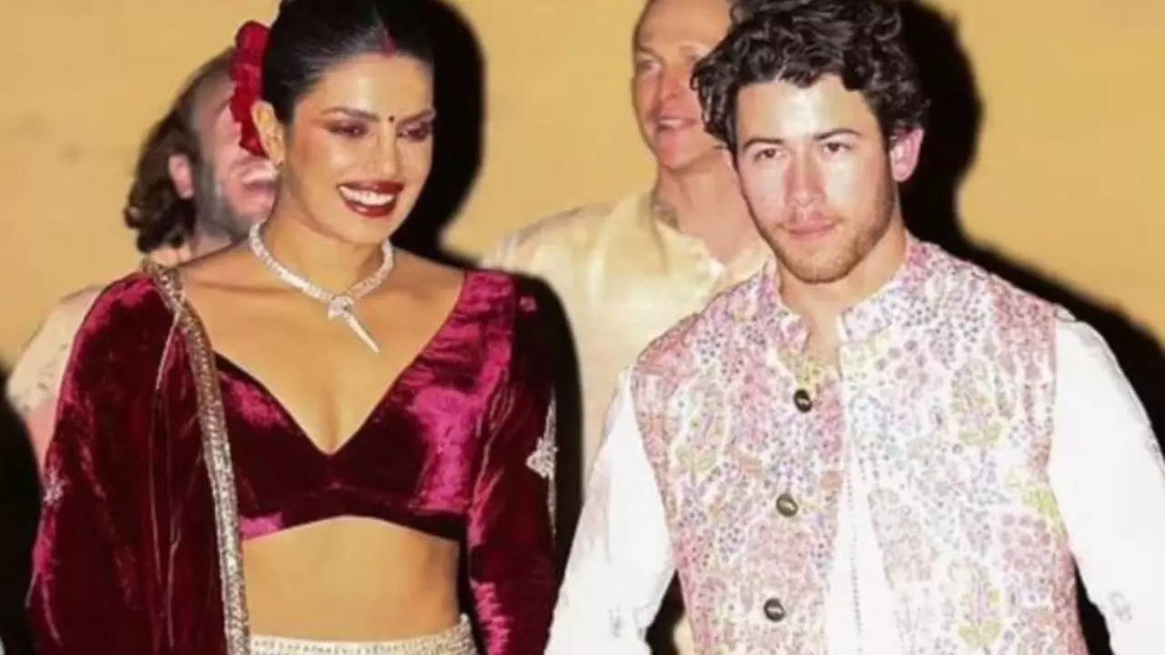 Priyanka Chopra and Nick Jonas Look More in Love Than Ever in Wedding  Reception Photos | Entertainment Tonight