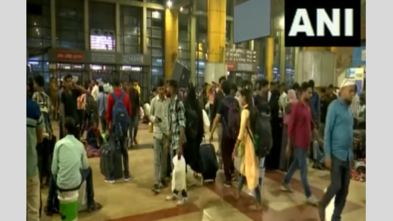 Watch| Massive Crowd Gathers at Mumbai's Lokmanya Tilak Terminus as Chhath Pilgrims Rush Home for Festival