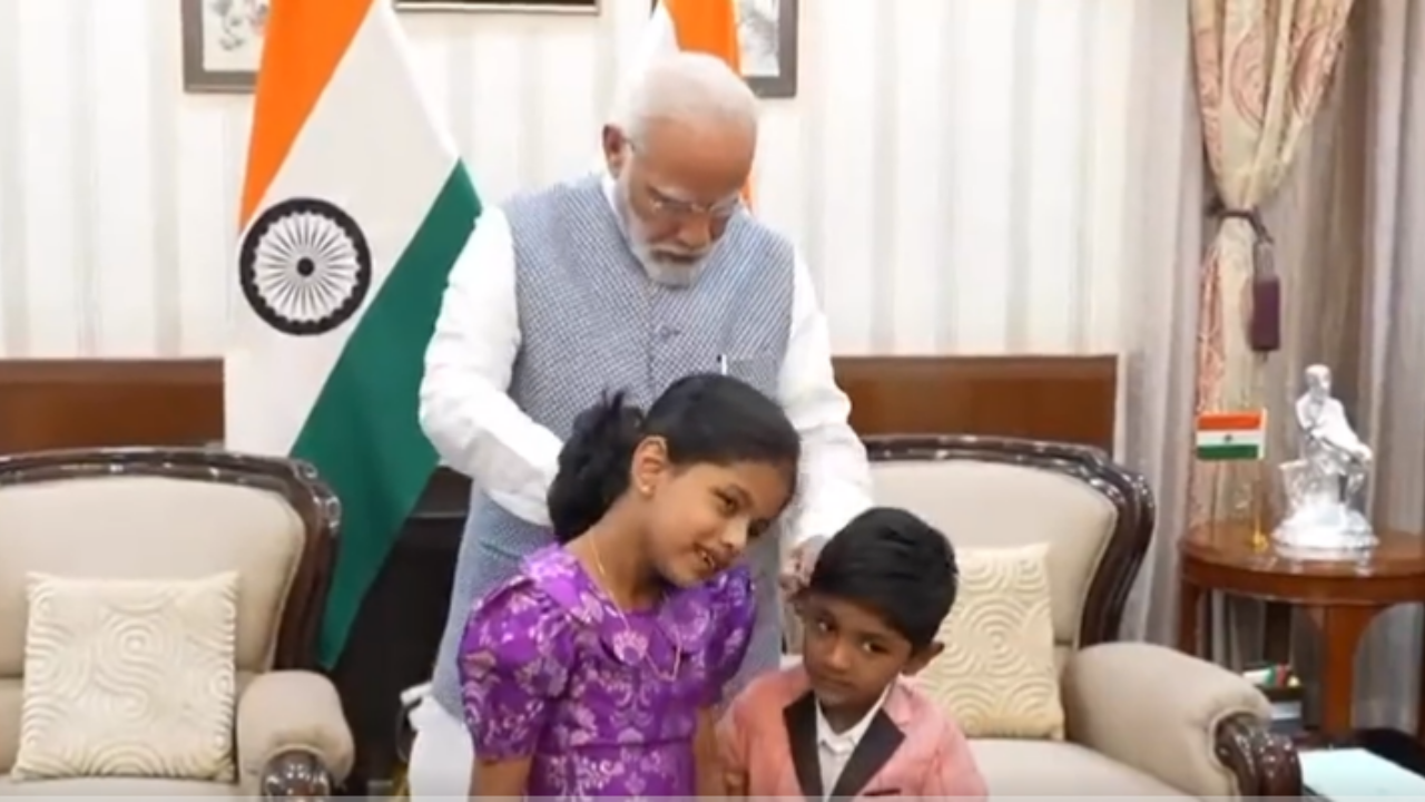 PM Modi with children