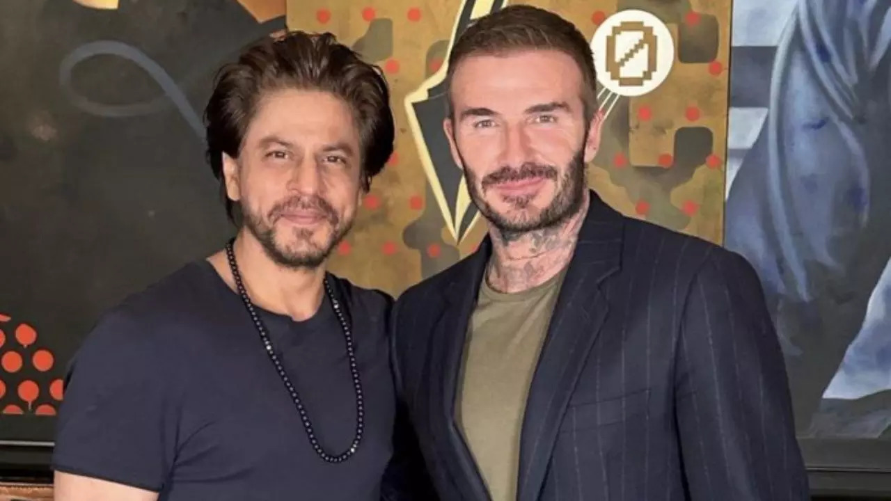 Shah Rukh Khan Poses With 'Gentleman' David Beckham, Asks Him To 'Get Some Sleep'