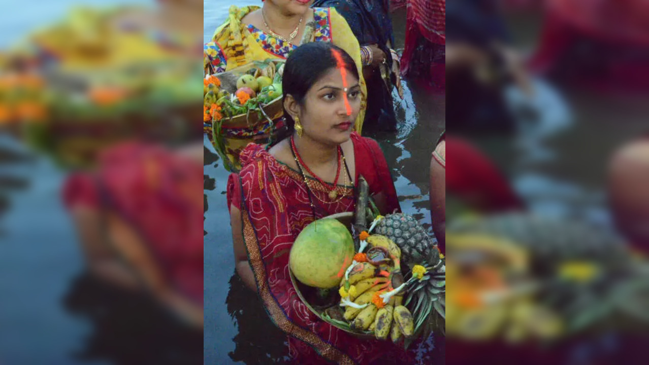 Know the reason why women apply Vermillion during Chhath