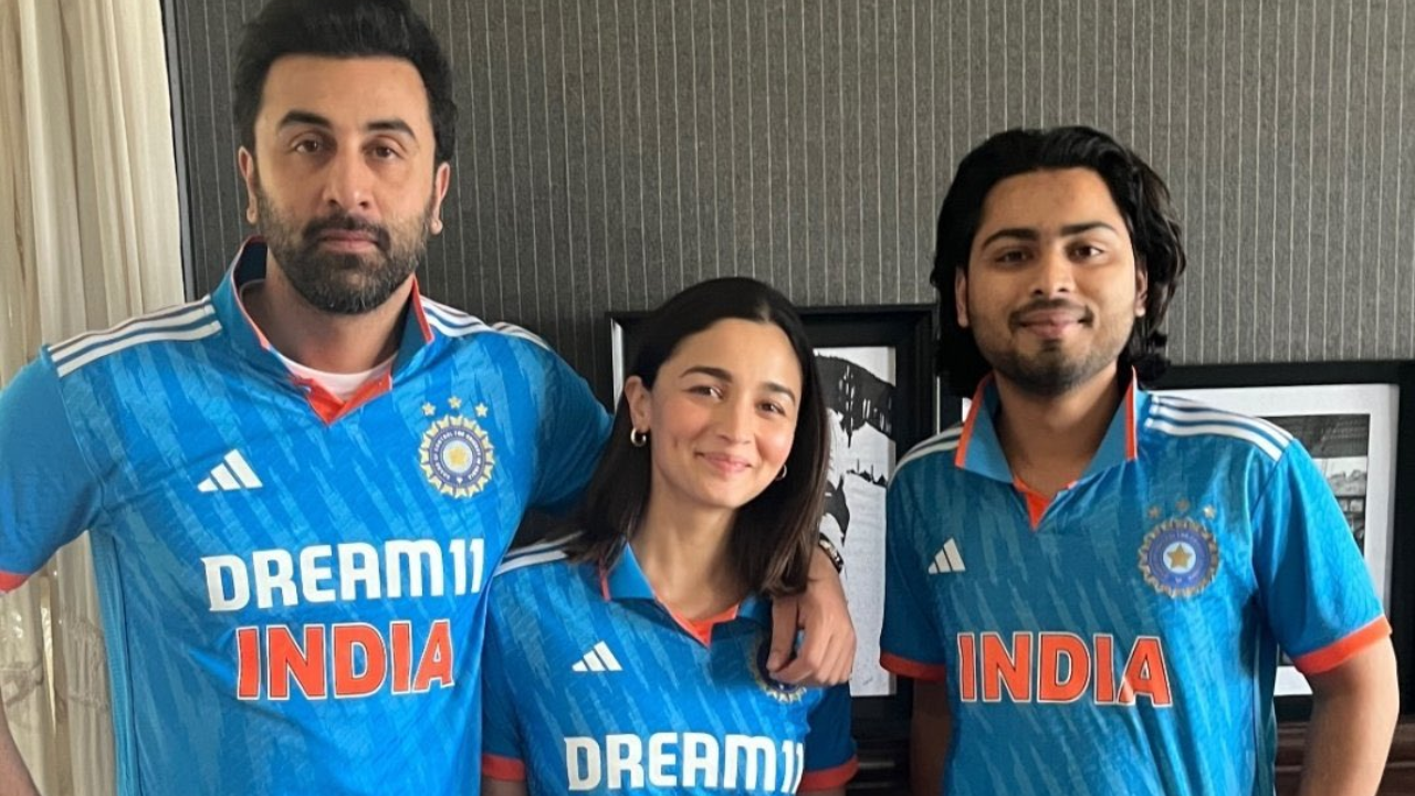 Alia Bhatt-Ranbir Kapoor Twin In 'Team India' Jerseys