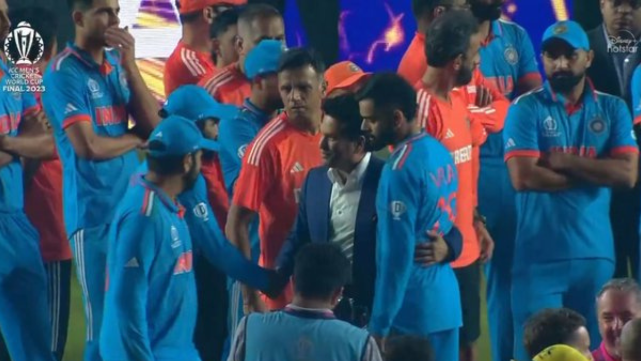 Sachin Tendulkar Consoles Virat Kohli, Rohit Sharma