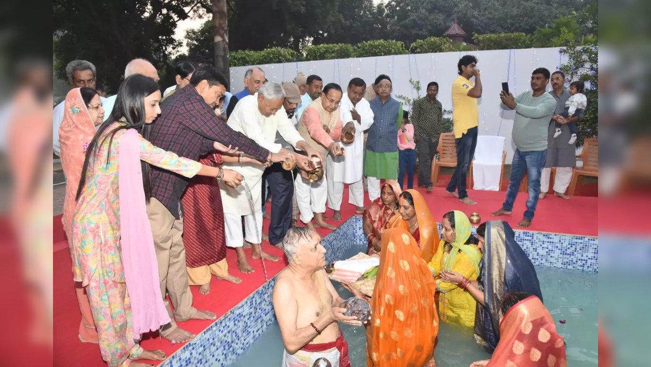 Nitish Kumar offering prayers to rising sun on the occasion of Chhath Pooja