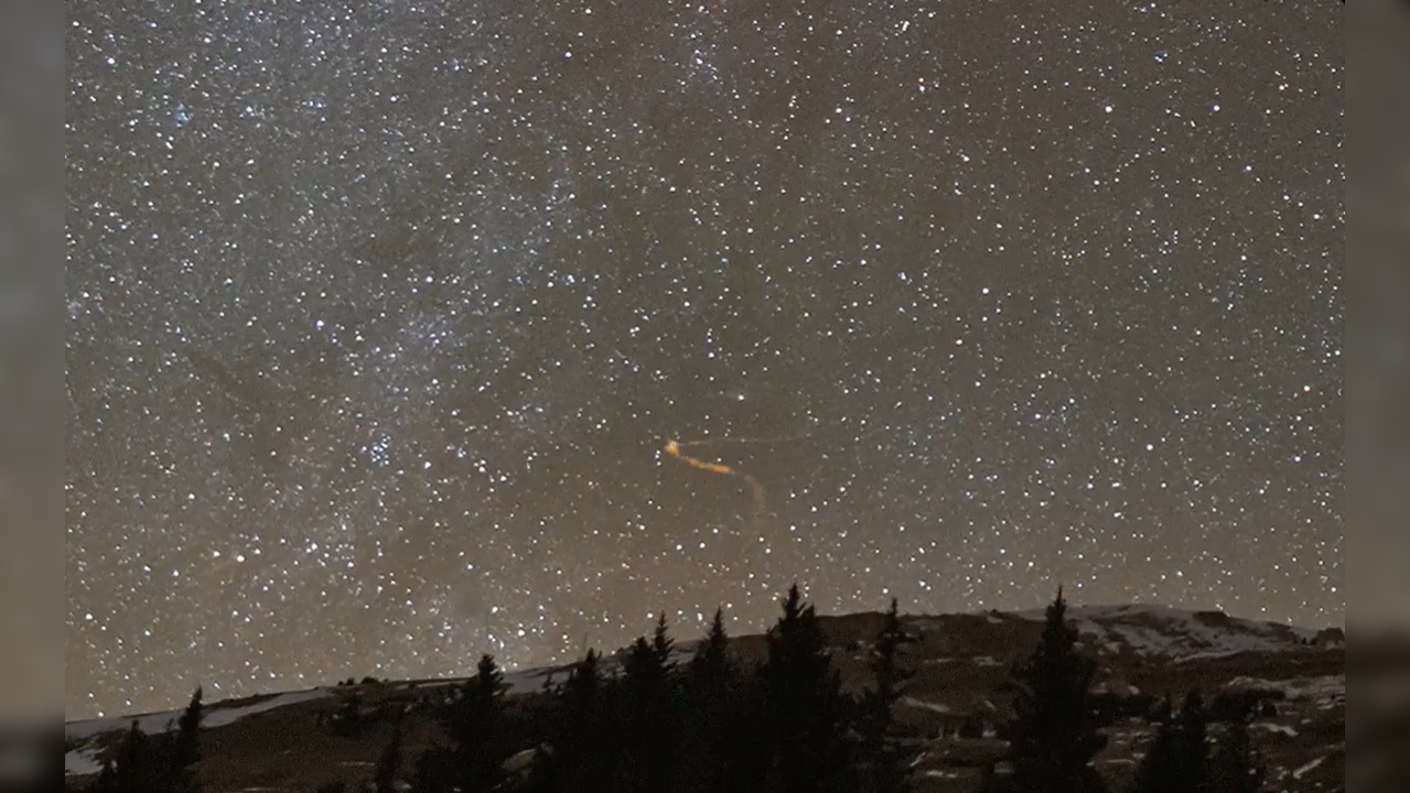 Skywatchers Delight! Leonid Meteors Blaze Through Night Sky at Annual