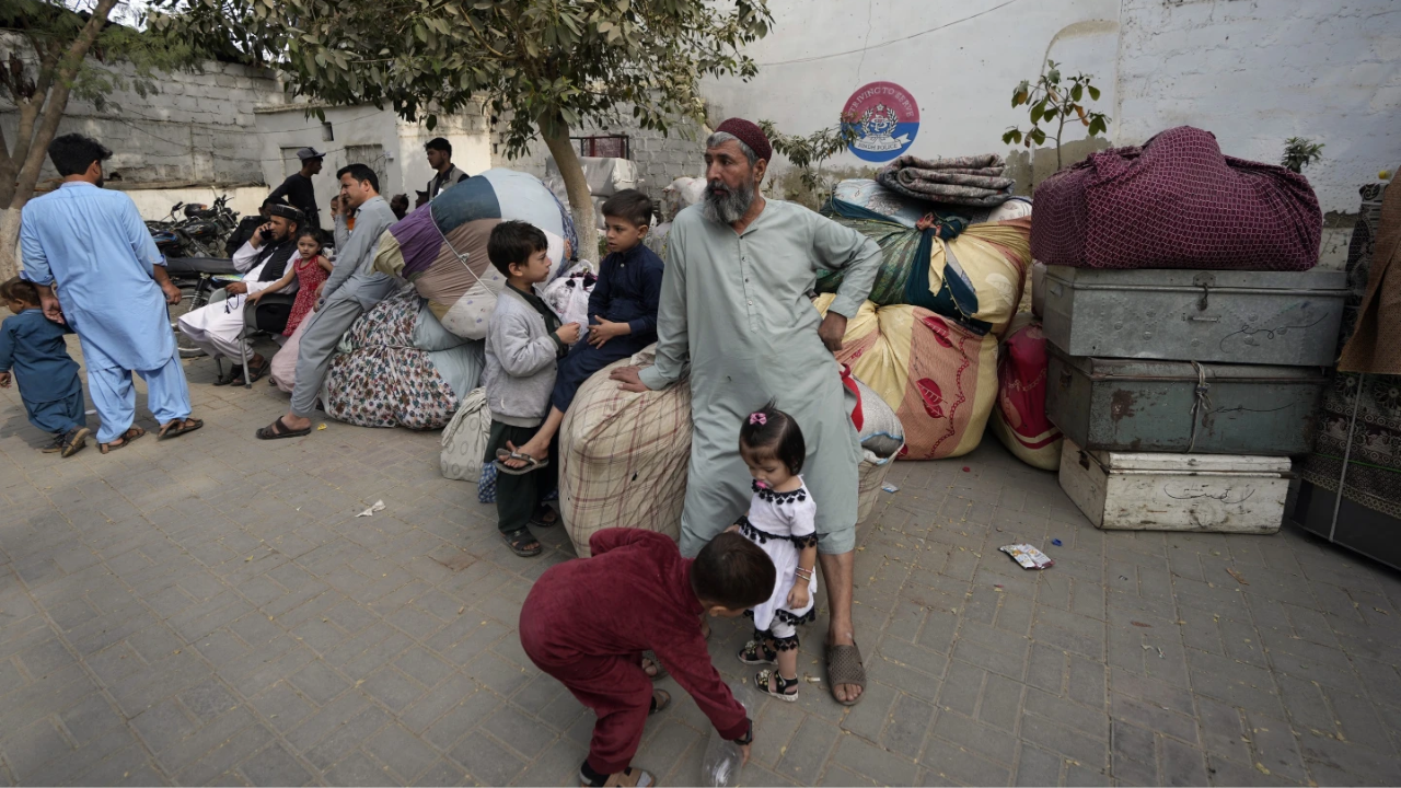 over 400,000 afghans forced to leave pakistan amid migrant crackdown