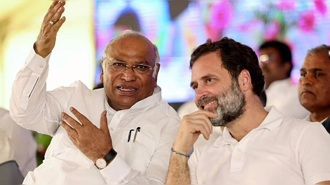 Mallikarjun Kharge With Rahul Gandhi