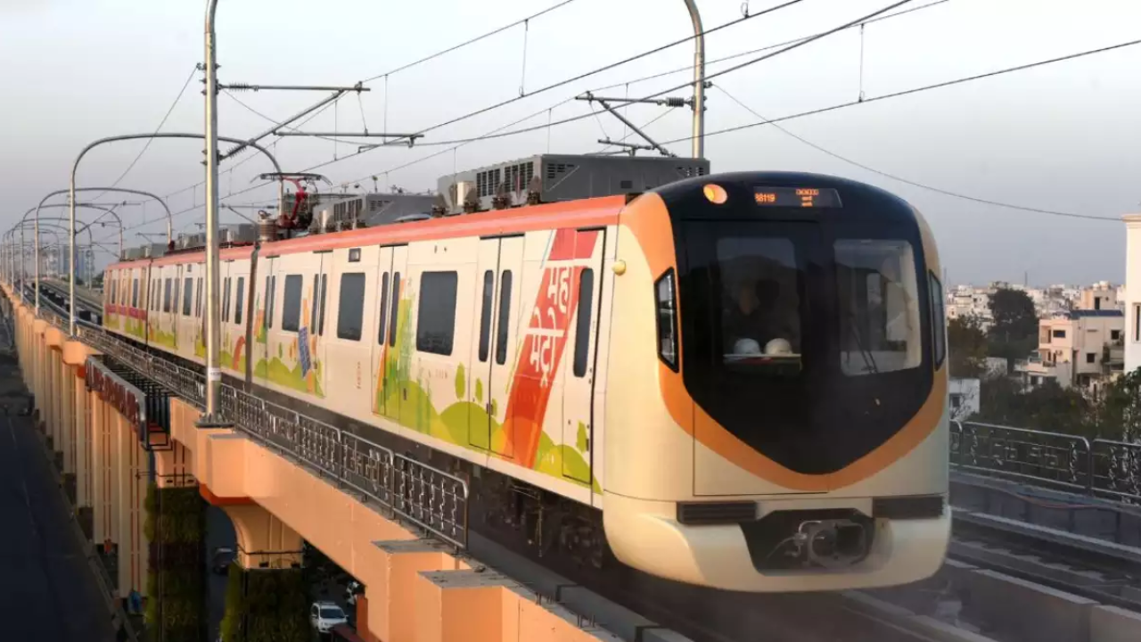 Navi Mumbai Metro Collects Rs 2.75 Lakh On Day 1