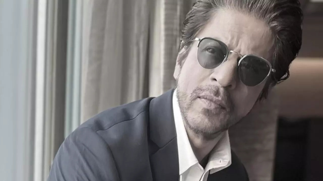 Shah Rukh Khan Looks Dapper As He Gears Up For Dunki Promotions. NEW PICS