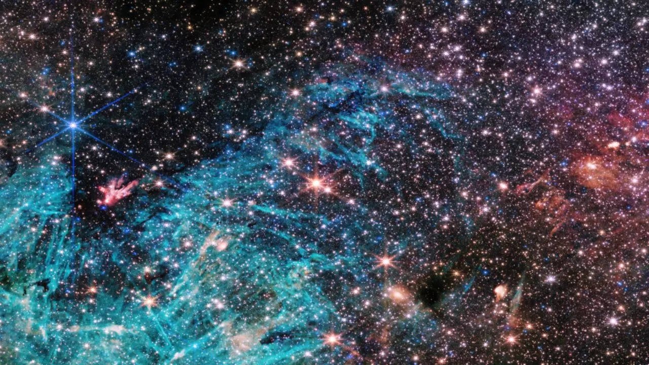 매력적인!  NASA의 제임스 웹 우주망원경이 은하수 중심부에 안착하다