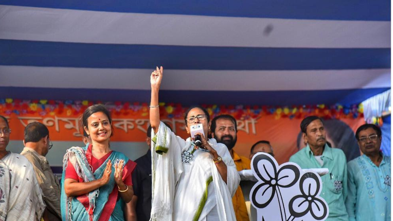 Mahua Moitra With Mamata Banerjee