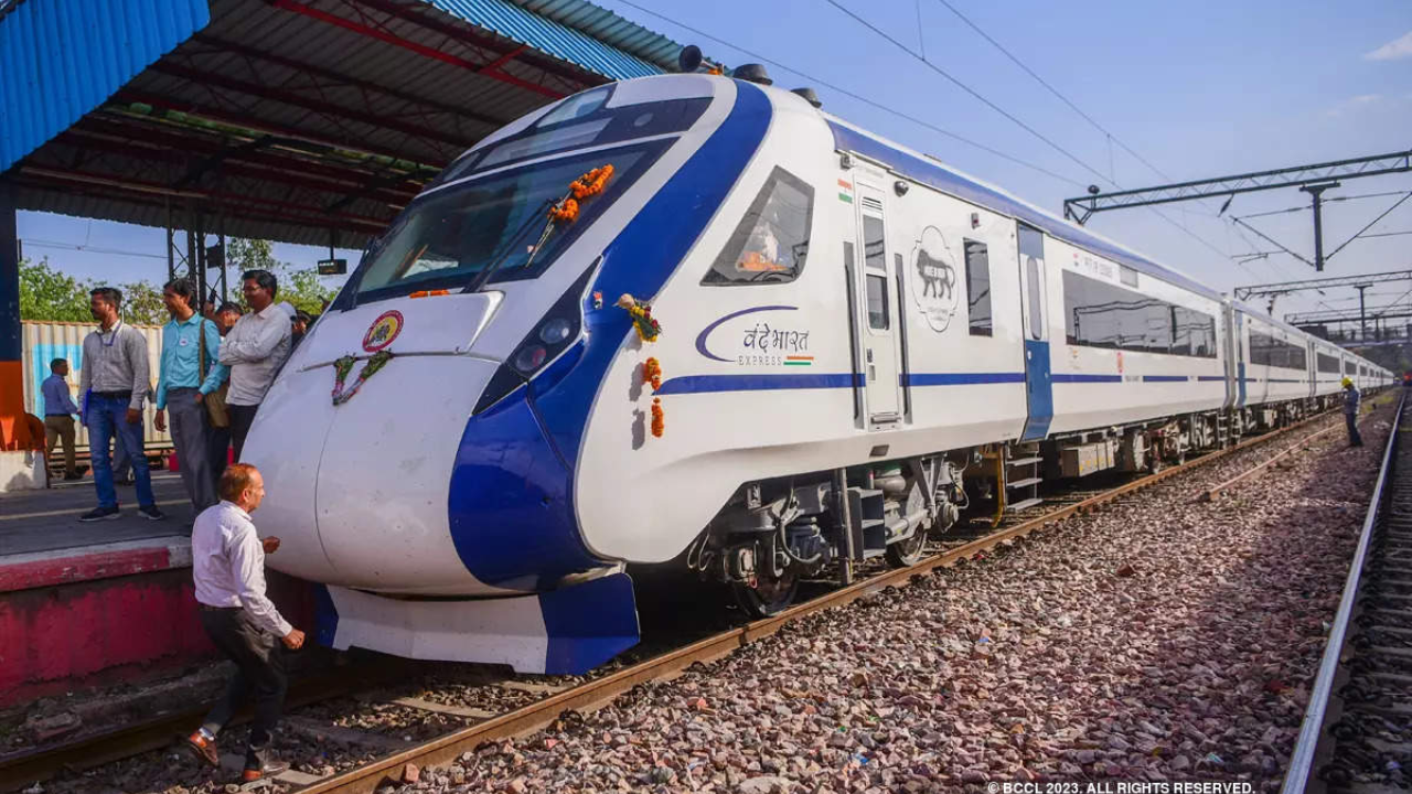 ​Vande Bharat Express, Vande Bharat Train, Indian Railways Vande Bharat Train, Amritsar to New Delhi Train, Vande Bharat New Train