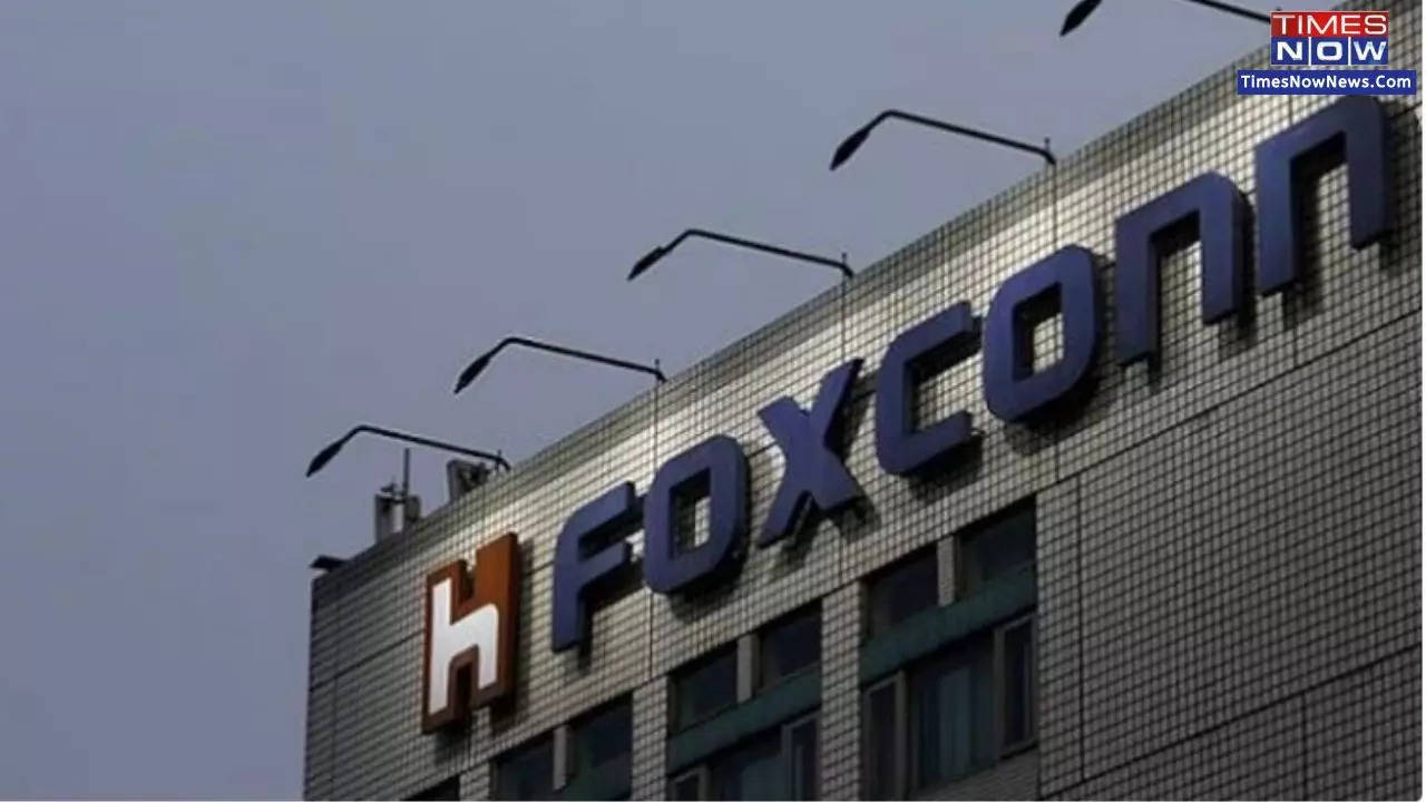 Major Boost To Make In India! Apple IPhone Maker Foxconn To Invest $1.5 ...