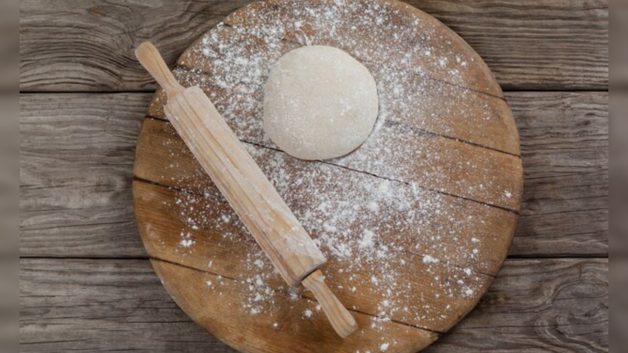 tips for cleaning rolling pin and board  in marathi