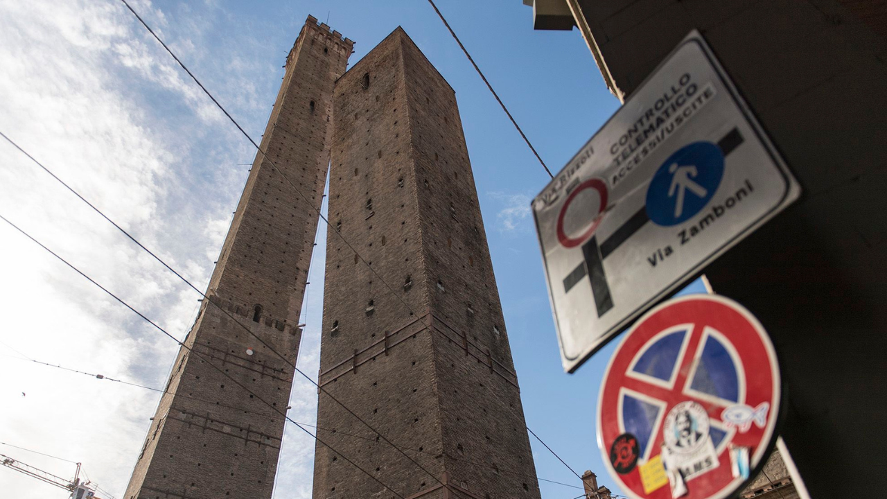 Garisenda Tower Bologna Italy Collapse