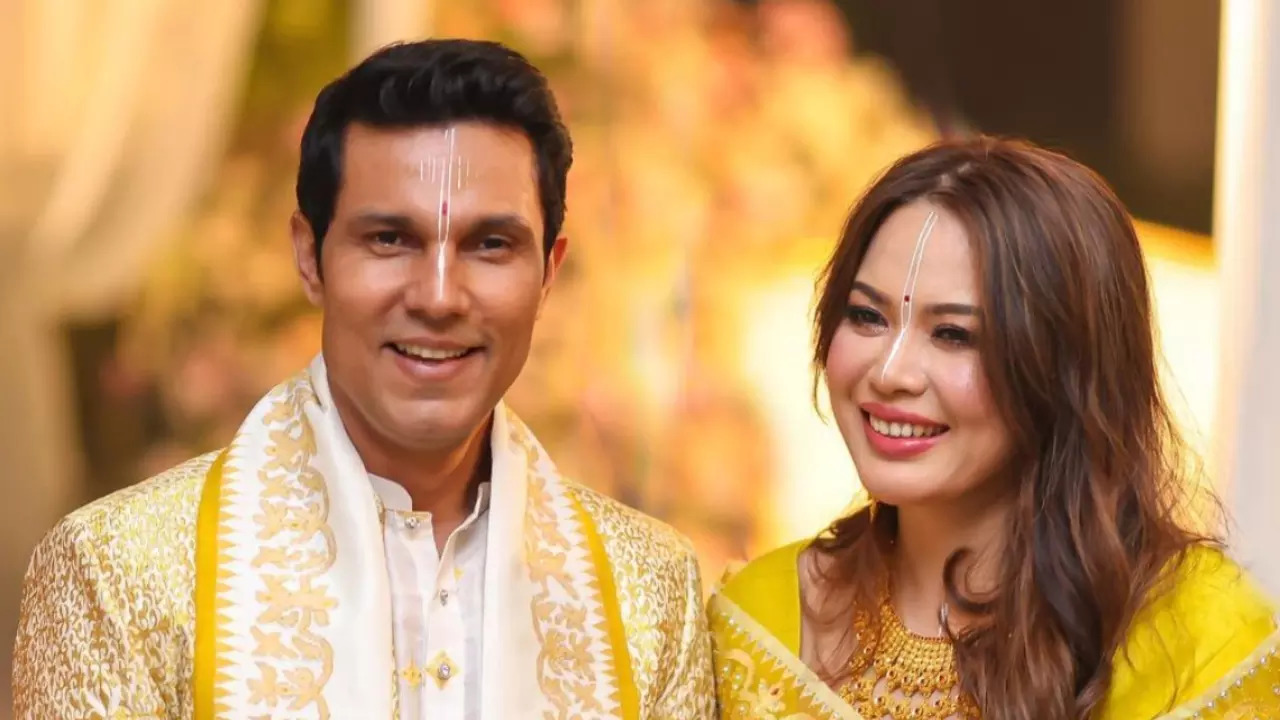 Newlyweds Randeep Hooda, Lin Laishram Look Like A Vision In New Pics from Traditional Manipuri Wedding Function