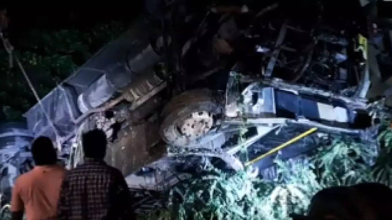 ​1 Dead, 20 Injured As Bus From Chennai To Coimbatore Overturns, Falls Into Ditch​, ANI.