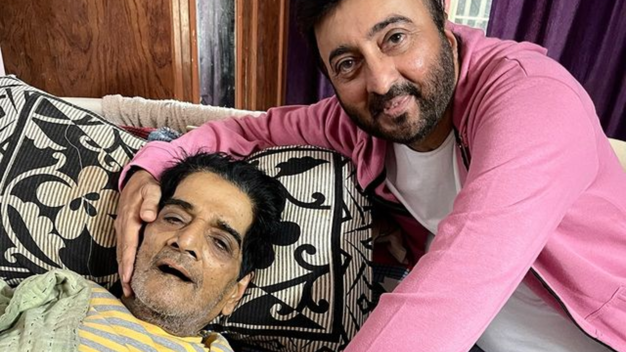 Master Raju Visits Actor Junior Mehmood As He Battles With Stage 4 Stomach Cancer