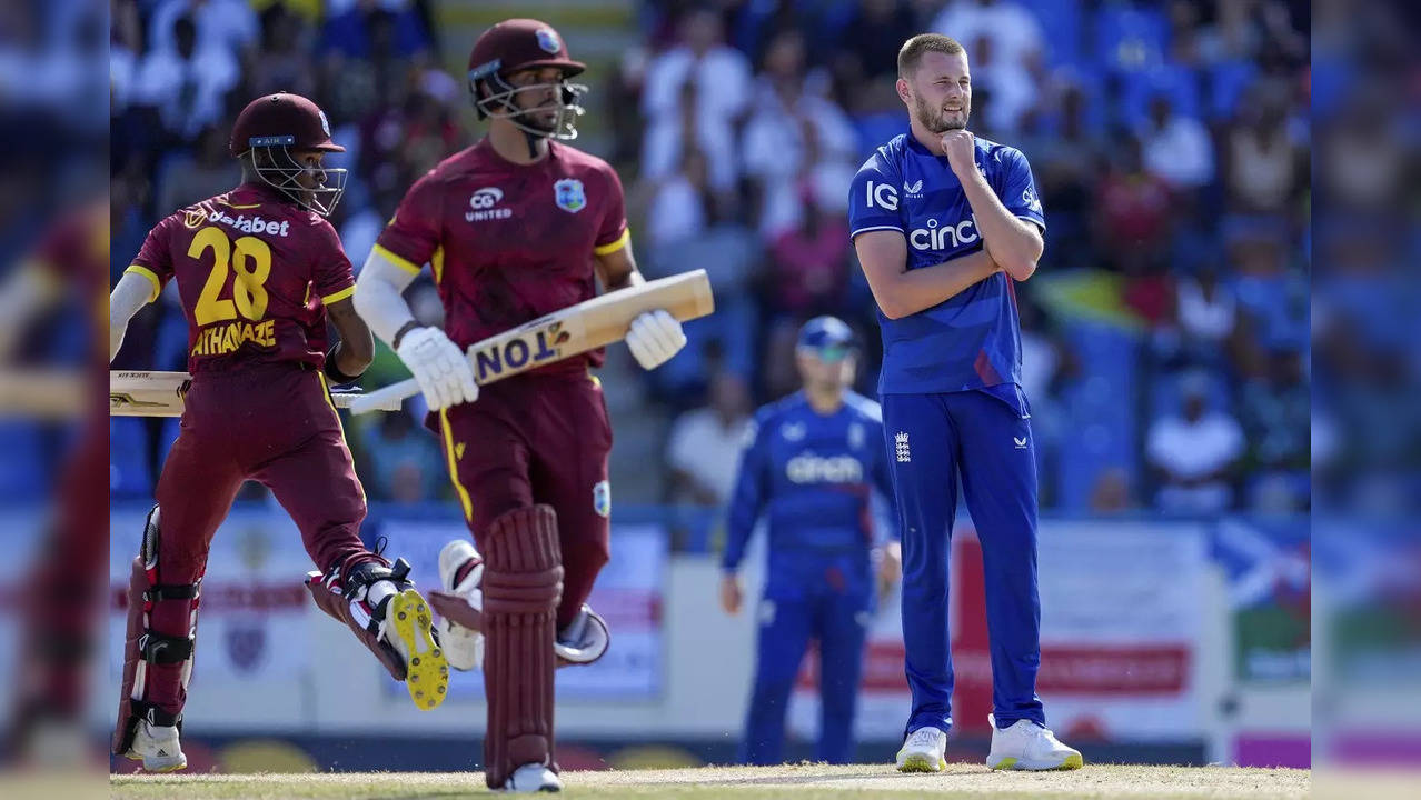 West Indies beat England by 4 wickets in 1st ODI