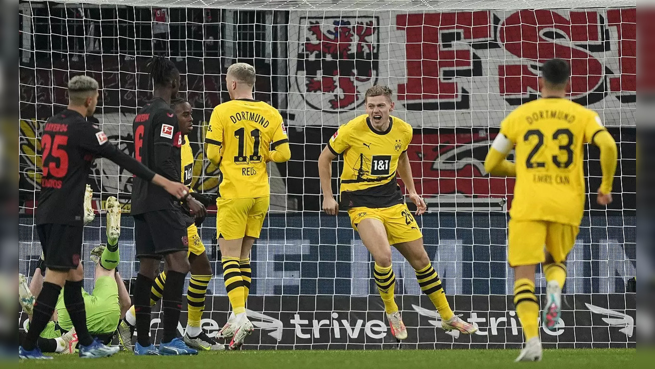 Borussia Dortmund play draw with Bayer Leverkusen