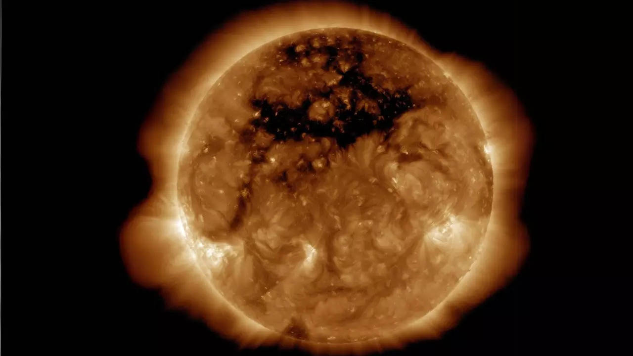 Sun Is Not Okay! Massive 80000km Coronal Hole Threatens Earth; NOAA Warns Of Geomagnetic Storm, Chance To Witness Aurora Views!