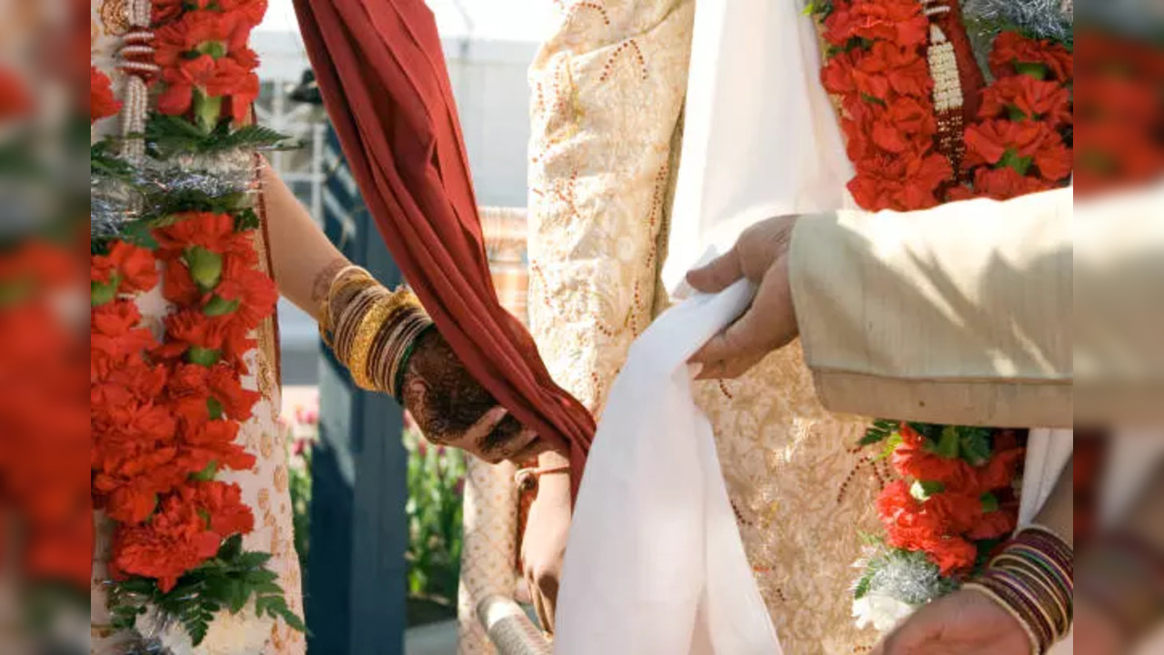 Know the significance and value of Saath Pheras in Hindu weddings