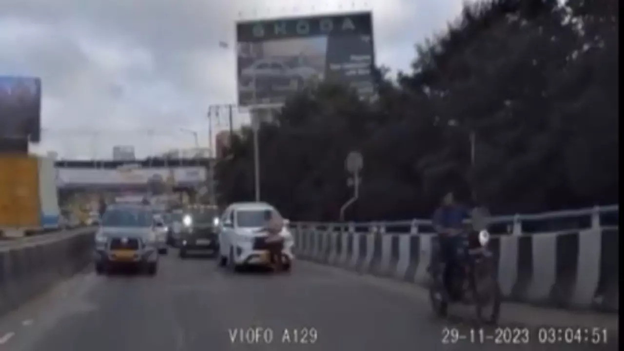 Caught on Cam: Road Rage on Bengaluru's  Hebbal Flyover Escalates as Innova Pushes Man After Minor Accident | WATCH