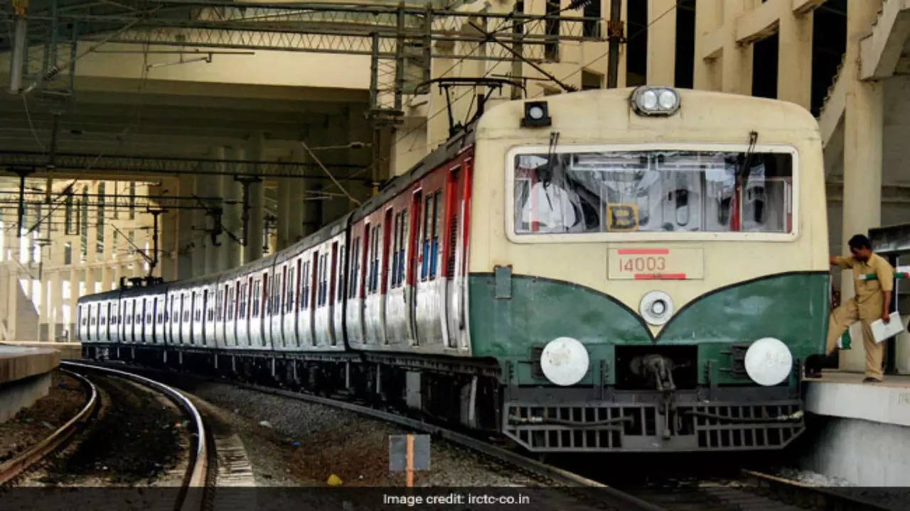 Cyclone Michaung in Chennai: Local Train Services Cancelled Amid Waterlogging Due to Heavy Rain