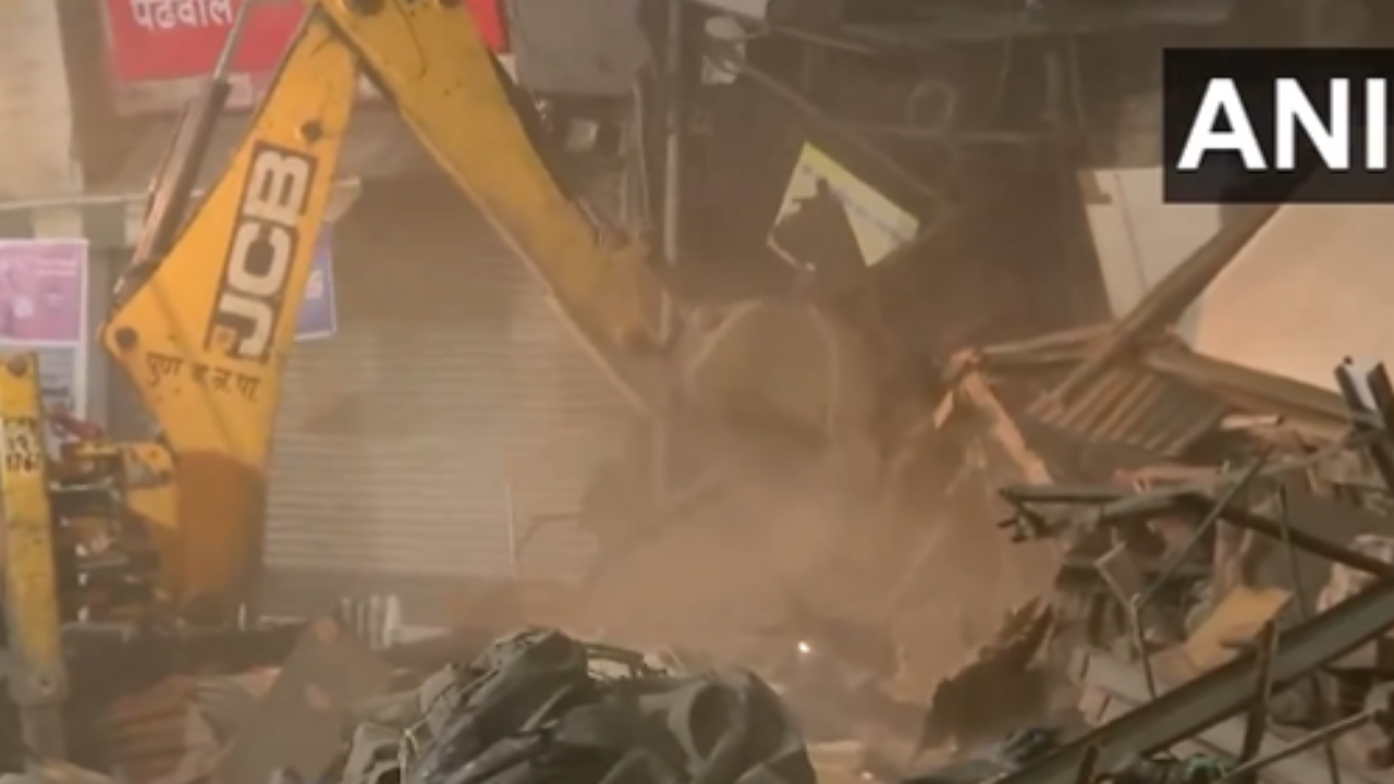 Watch |Pune's Historic Bhide Wada Building, First Girls School In India, Demolished