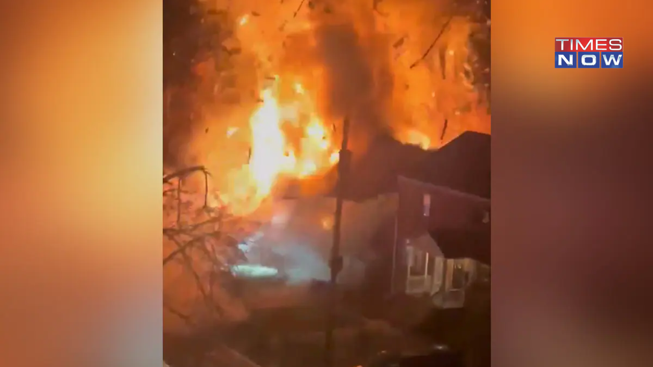 VIDEO | House in Arlington Explodes Moments After Cops Surround Armed Suspect