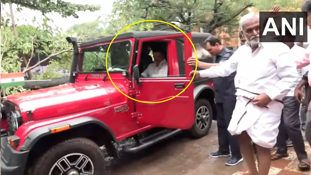 Thar SUV | Tamil Nadu CM MK Stalin Uses This Mahindra SUV To Inspect The Cyclone-Ravaged Areas | Auto News, Times Now