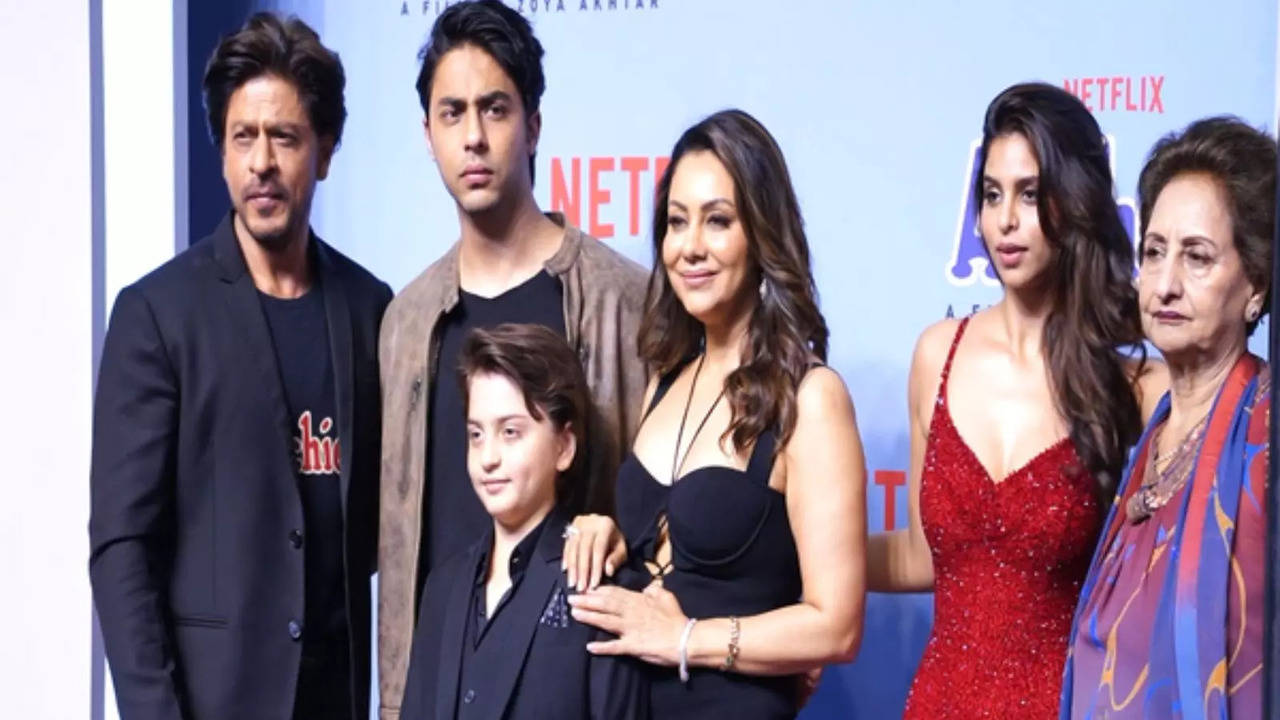 Shah Rukh Khan Wins Hearts As He Opts For 'The Archies' T-Shirt For Daughter Suhana Khan's Debut Film Screening