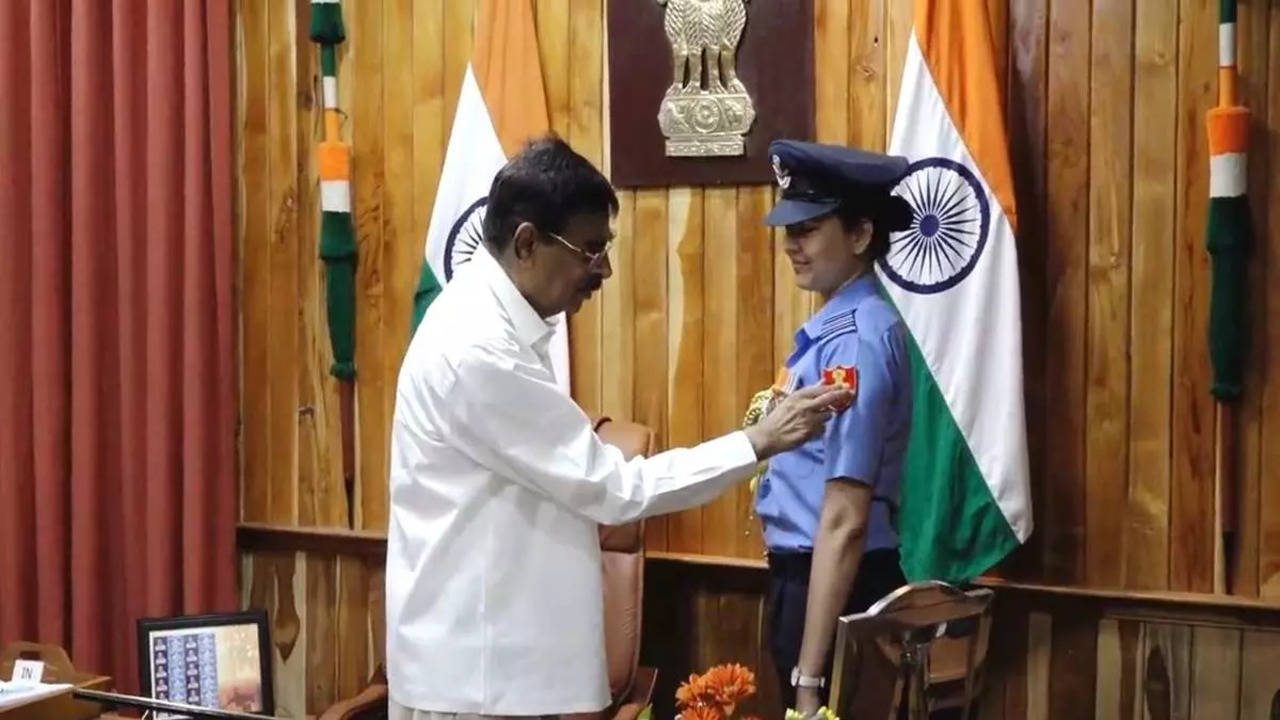 IAF Officer Manisha Padhi Appointed India's First Woman Aide De Camp To Mizoram  Govenor | India News, Times Now