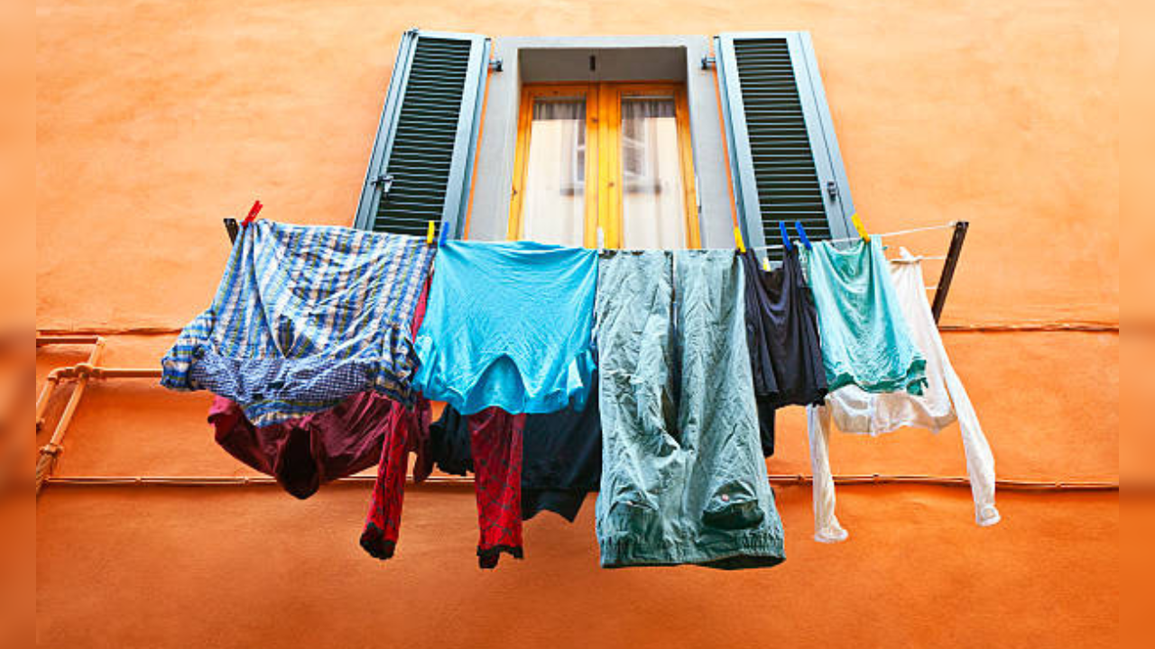 follow these 5 easy tips to dry your clothes in winter season