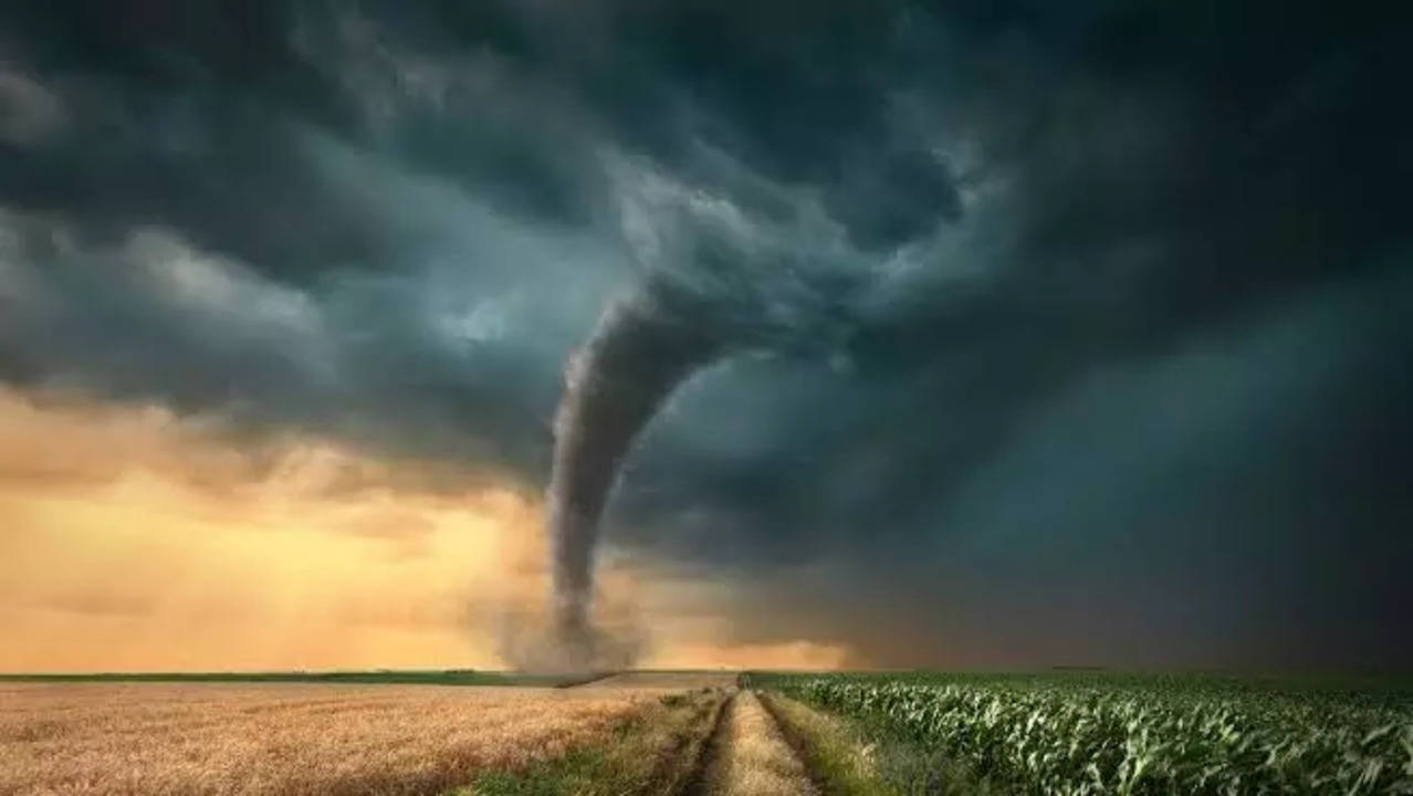 Tornado alley thunderstorms.