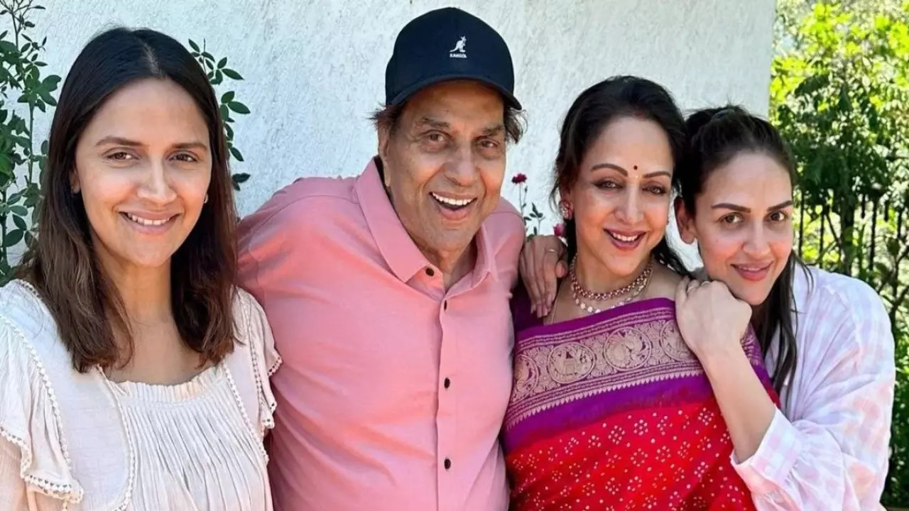 When Dharmendra Booked 100 Rooms In Hospital For Hema Malini Before Esha Deol's Birth