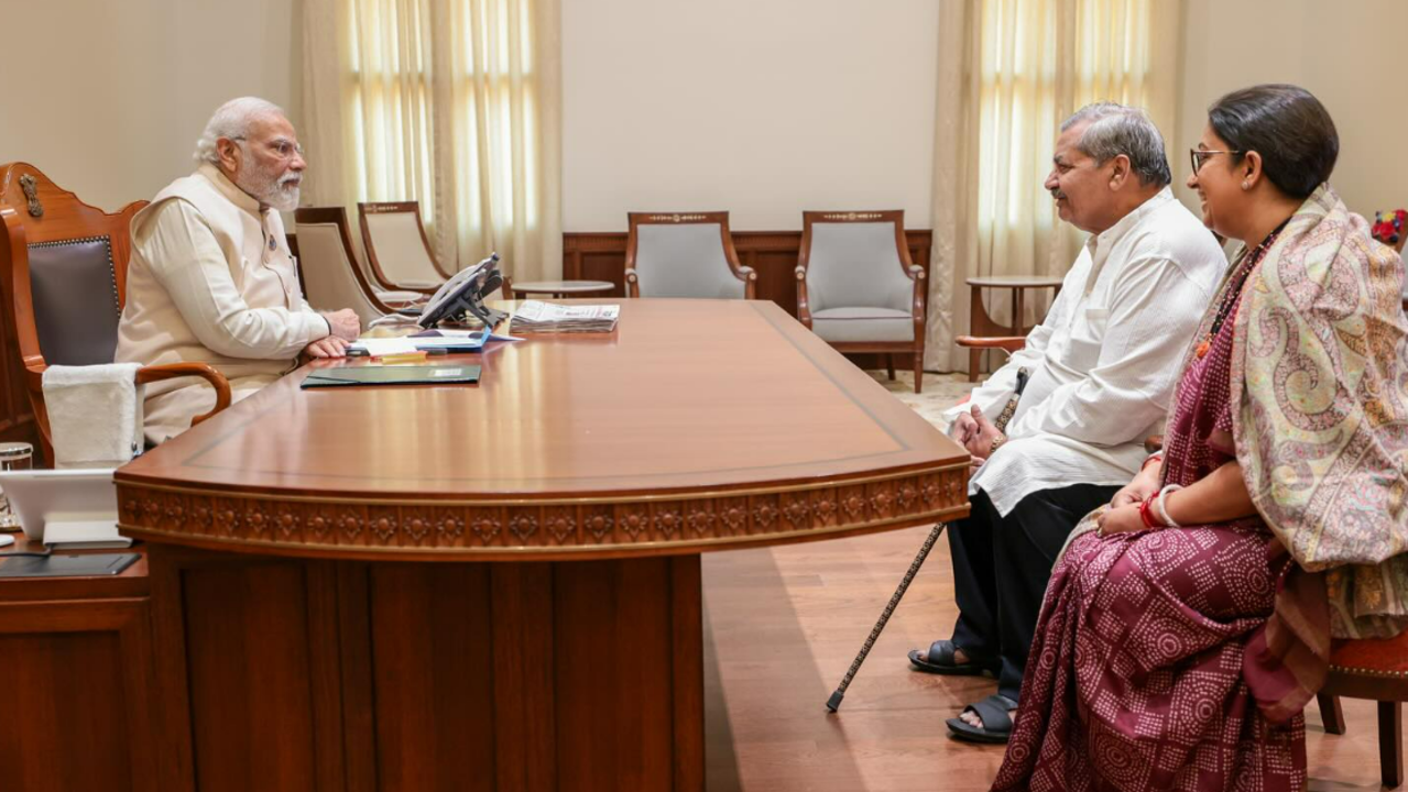 Smriti Irani Meets PM Modi With Her Father