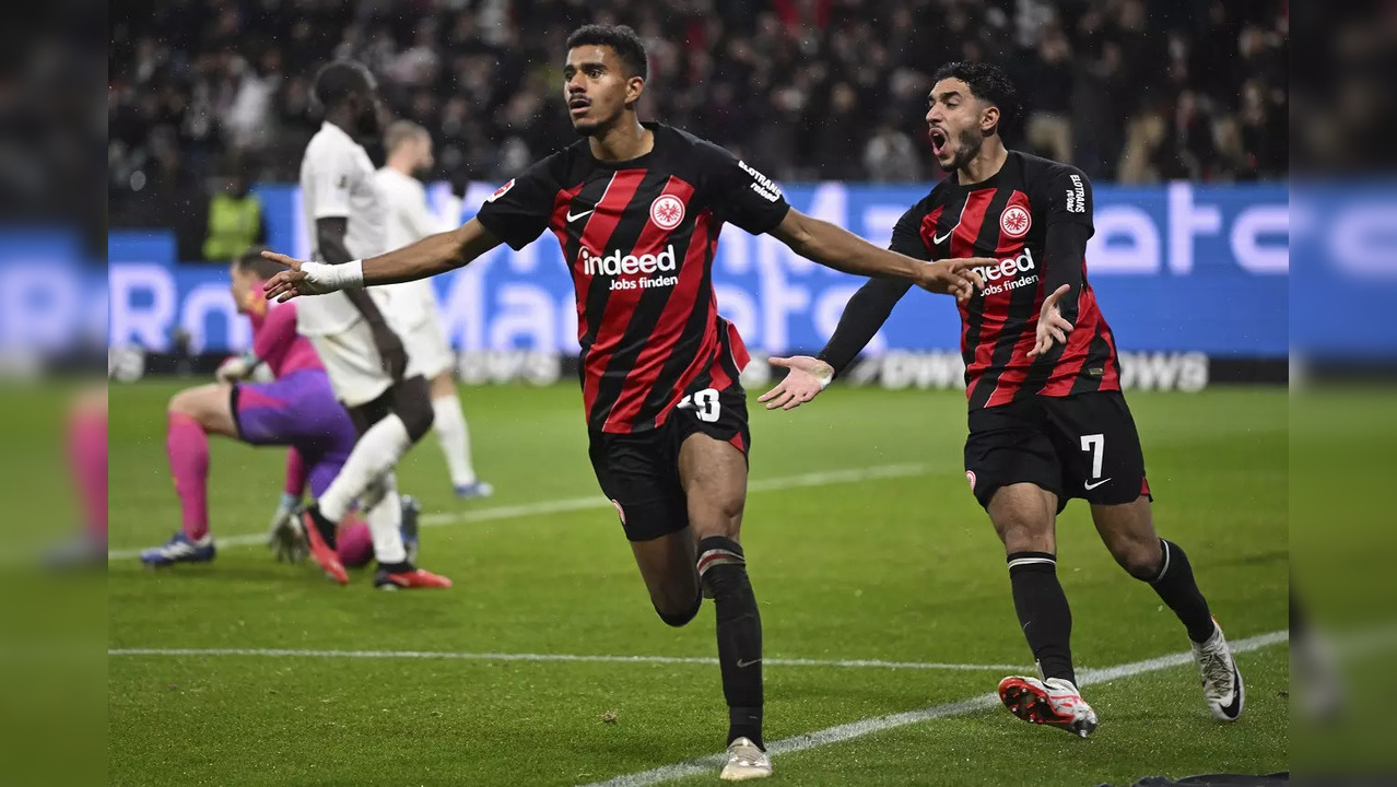 Eintracht Frankfurt beat Bayern Munich 5-1