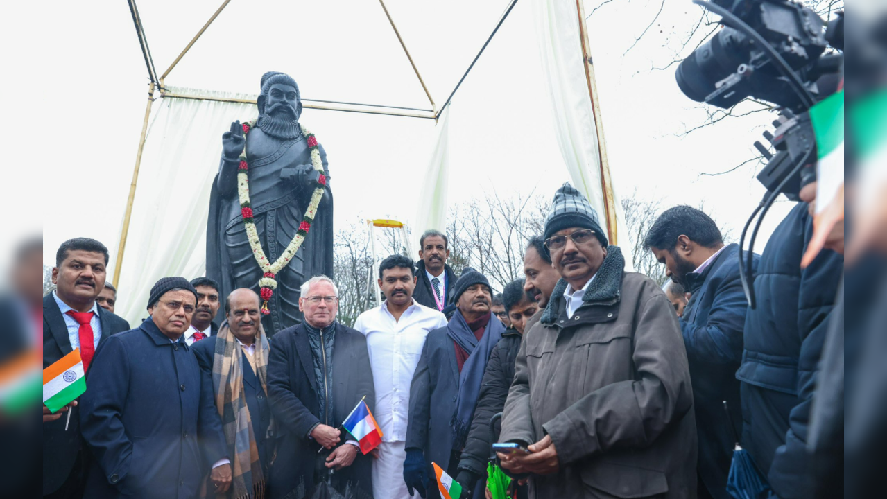 Inaugurated Thiruvalluvar statue in Cergy near Paris