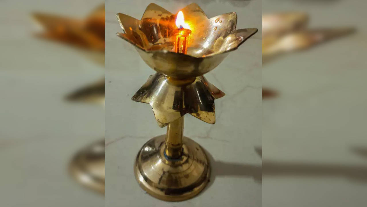 How to maintain the lamps used in puja?