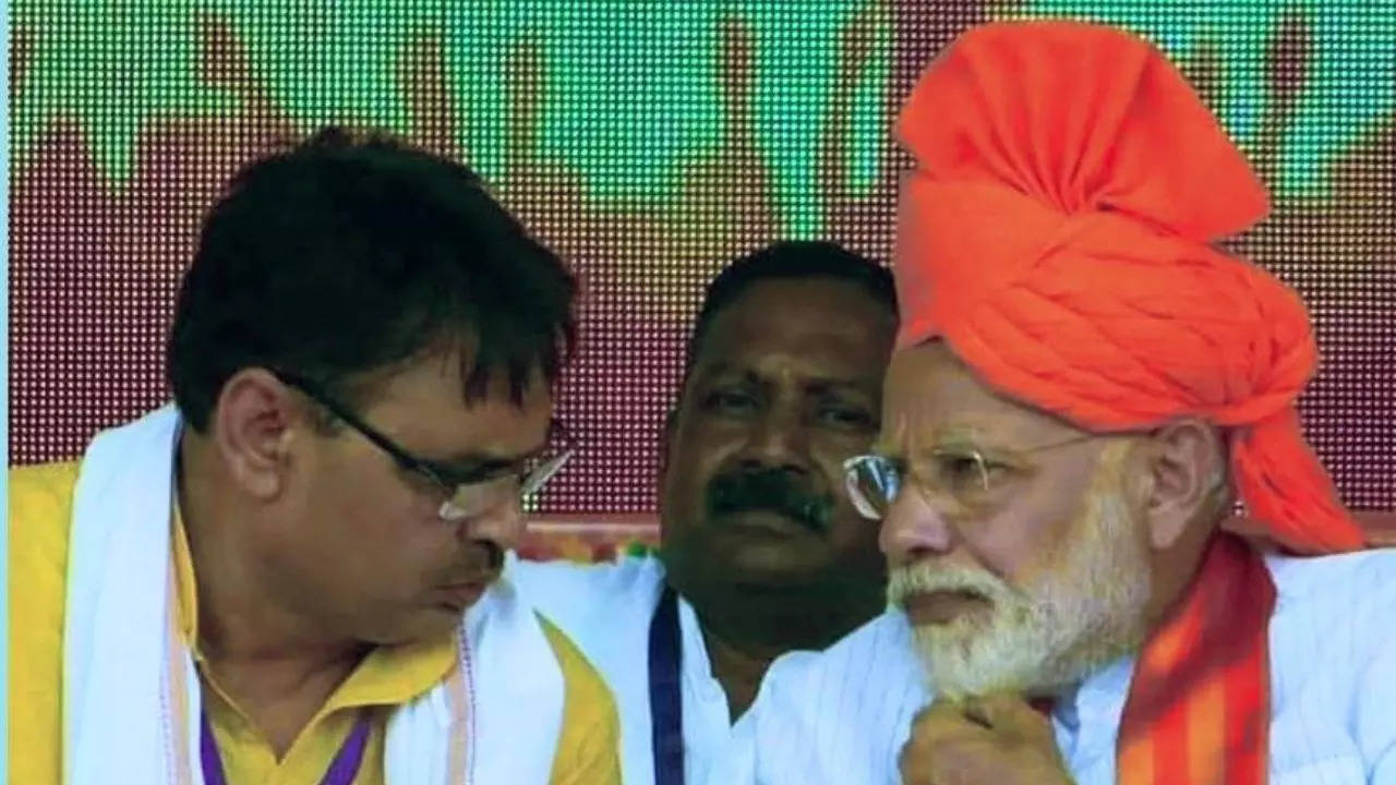 ​Rajasthan CM-elect Bhajanlal Sharma (left) with Prime Minister Narendra Modi (File photo)