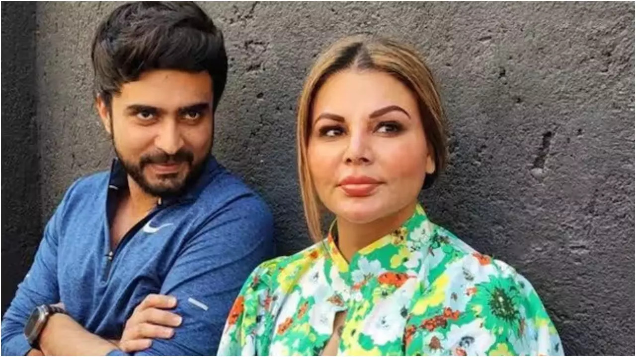 Ex-couple Adil Khan Durrani and Rakhi Sawant have been involved in a public feud.