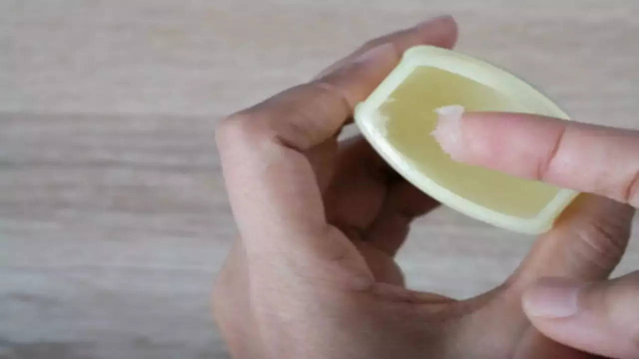 petroleum jelly single solution to 7 problems of winter.