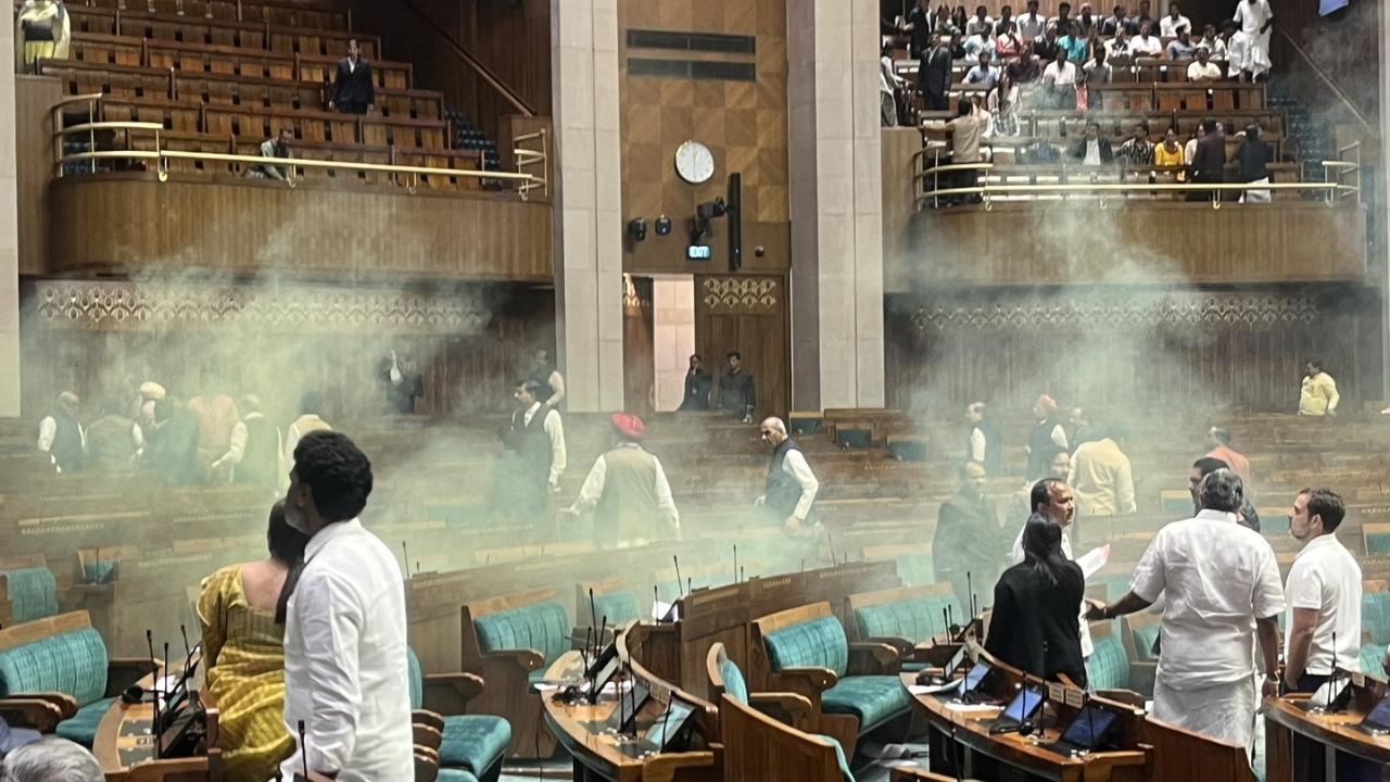 2 Enter Lok Sabha, 0pen Smoke Canisters