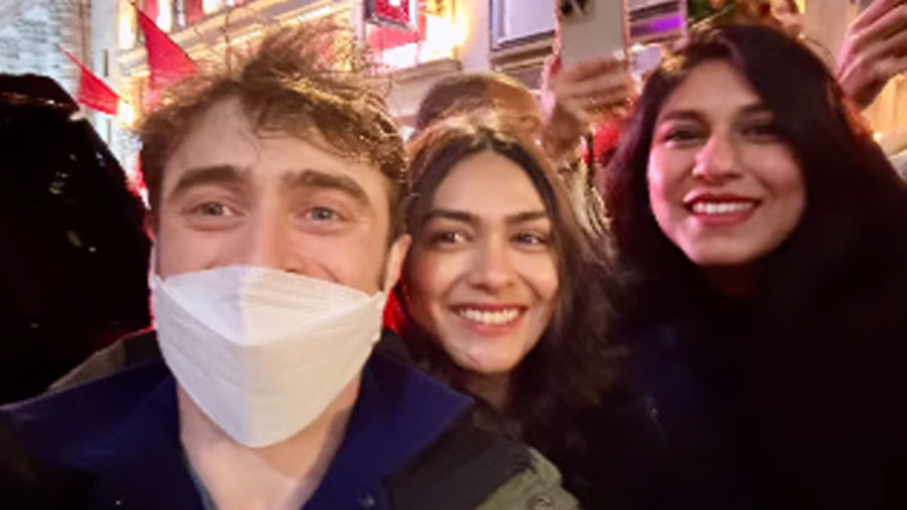 Mrunal Thakur Bumps Into Daniel Radcliffe In New York, Strikes A Pose With Harry Potter Star