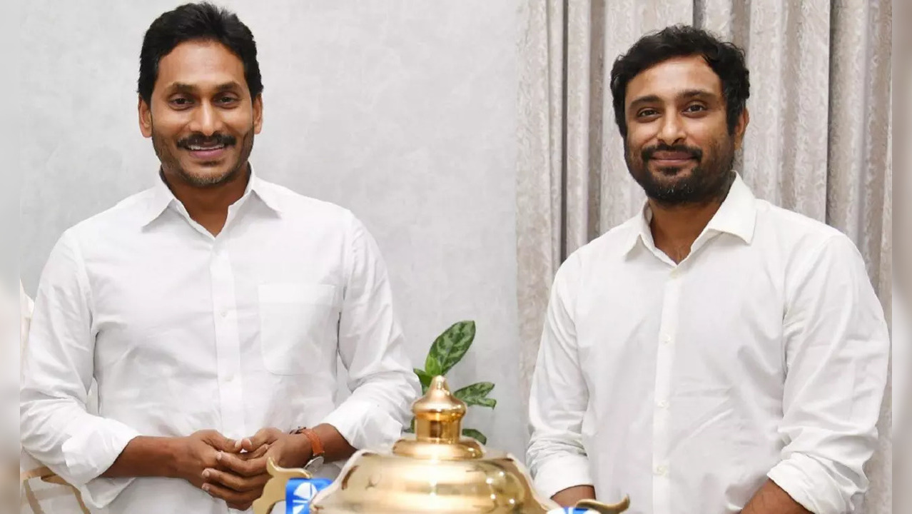 Ambati Rayudu to join politics.