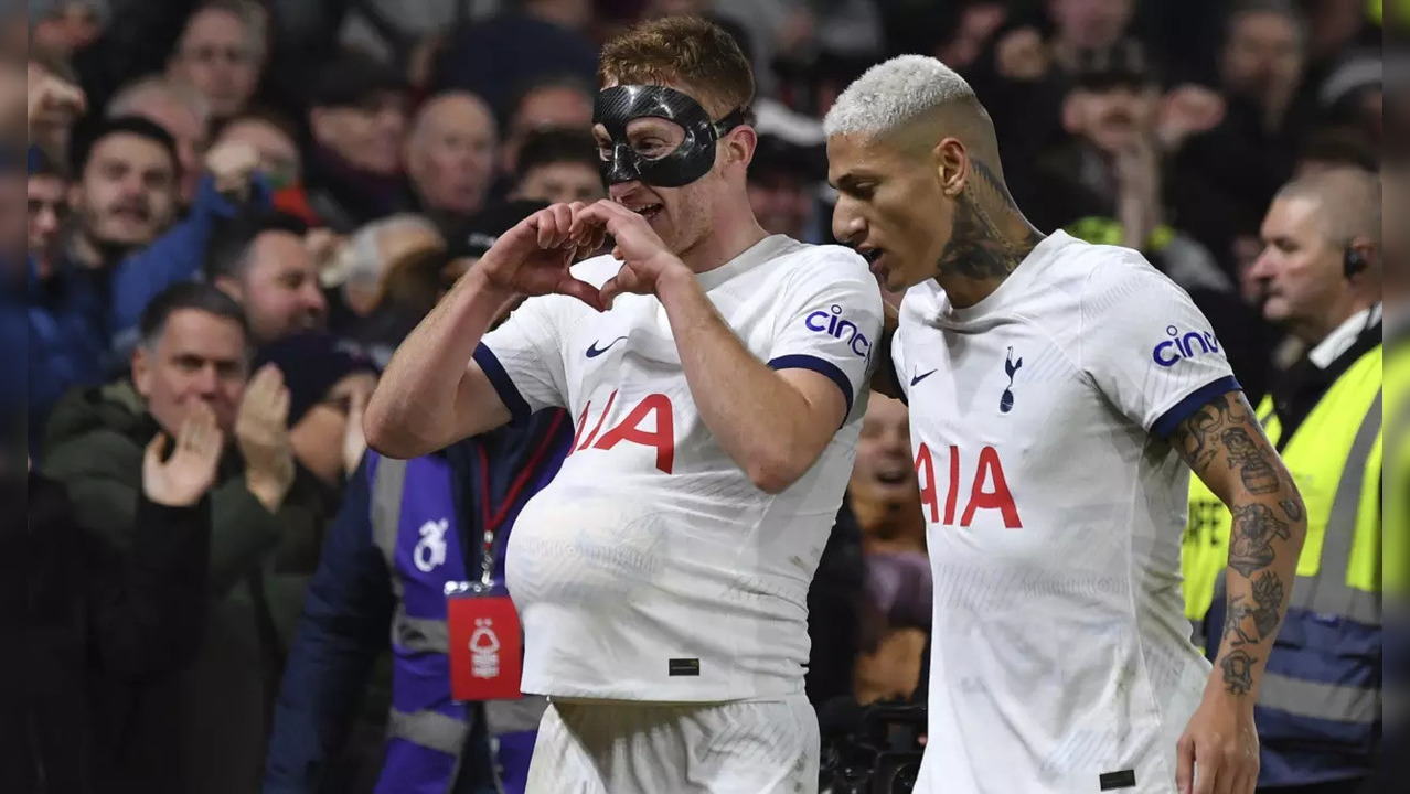 Tottenham beat Nottingham Forest