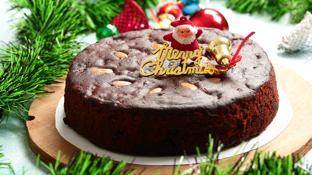 Simple And Easy Plum Cake Decoration ||Plum cake Decoration||Christmas  Theme Cake||Plum Cake - YouTube