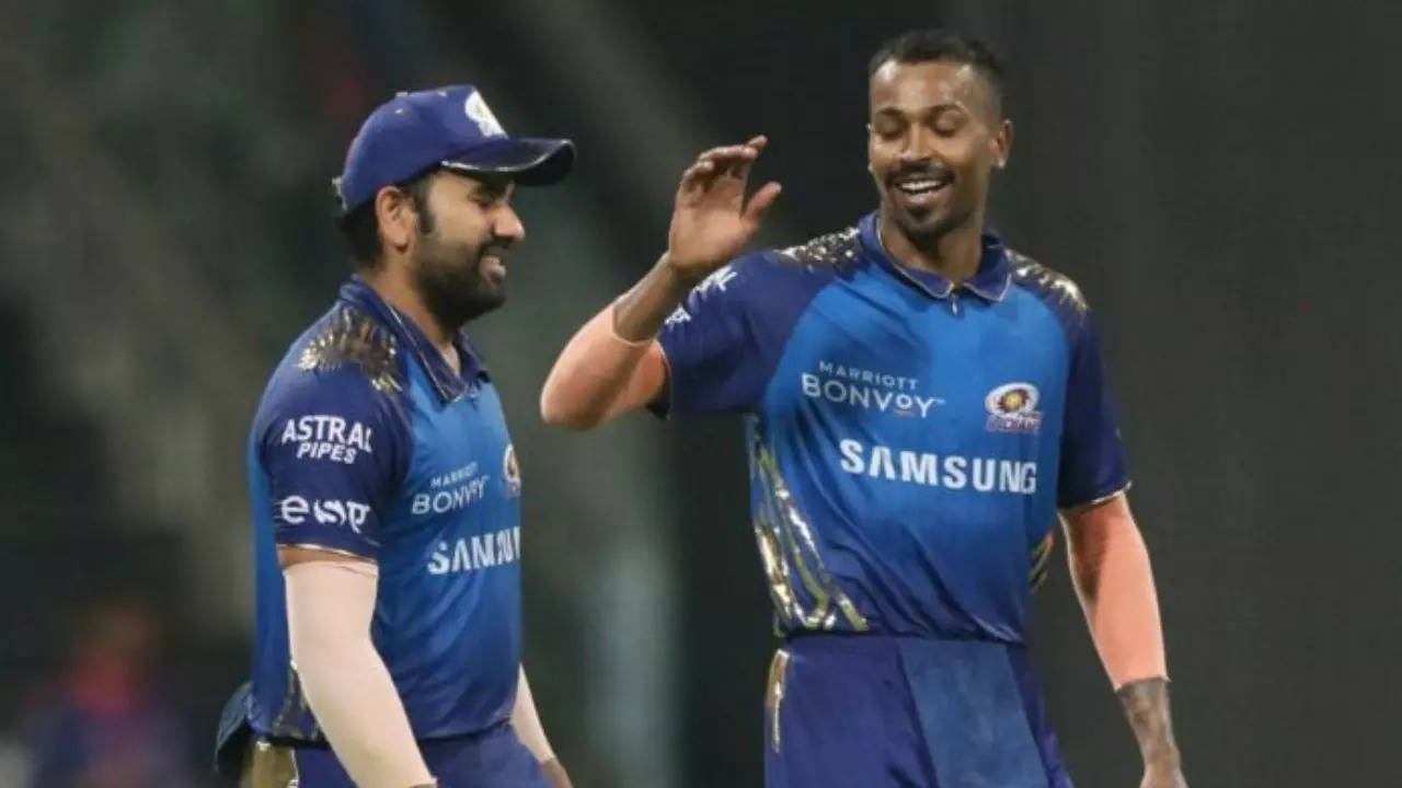 When was Rohit Sharma informed about Hardik Pandya taking reigns as MI captain ?